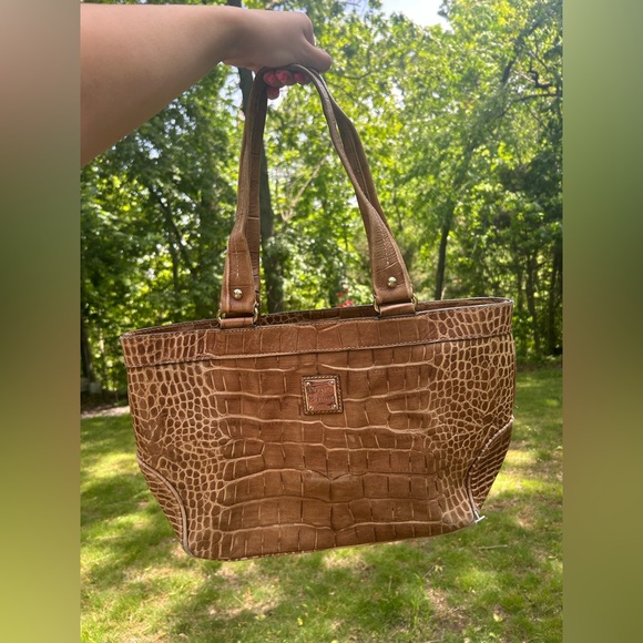 Dooney & Bourke Tan Crocodile Texture Tote Bag **Heavy Wear** - Picture 15 of 15